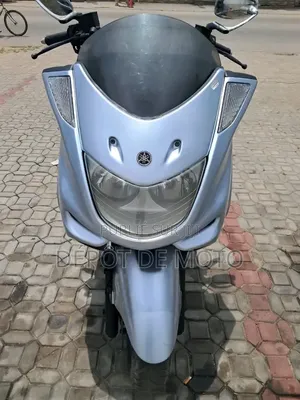 Nouveau Yamaha Majesty 2022 Gris
