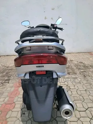 Nouveau Yamaha Majesty 2022 Gris