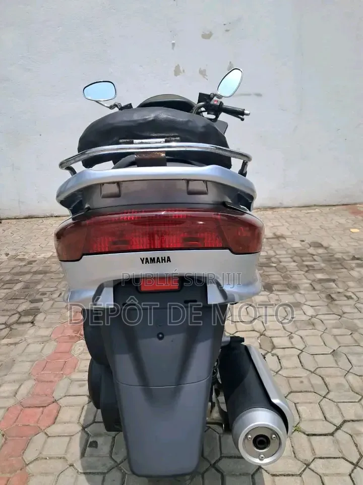 Nouveau Yamaha Majesty 2022 Gris