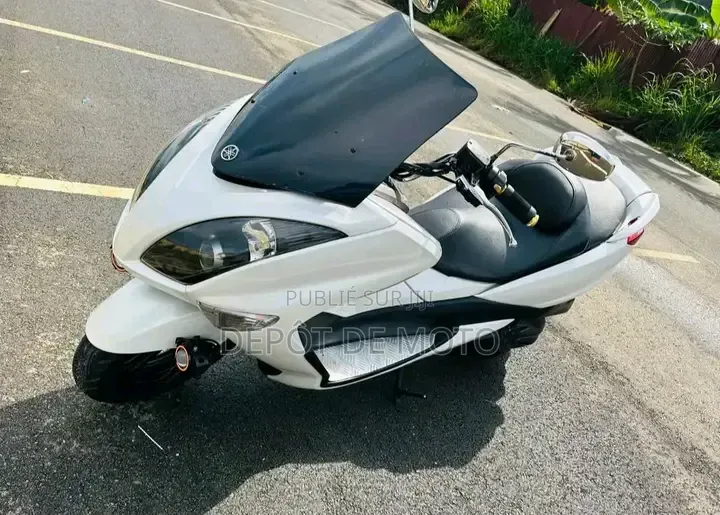 Nouveau Yamaha Majesty 2024 Blanc
