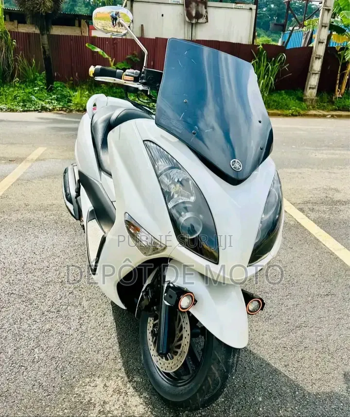 Nouveau Yamaha Majesty 2024 Blanc