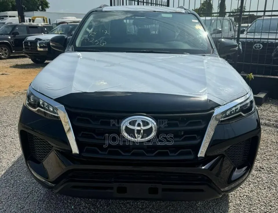 Nouveau Toyota Fortuner 2025 Noir