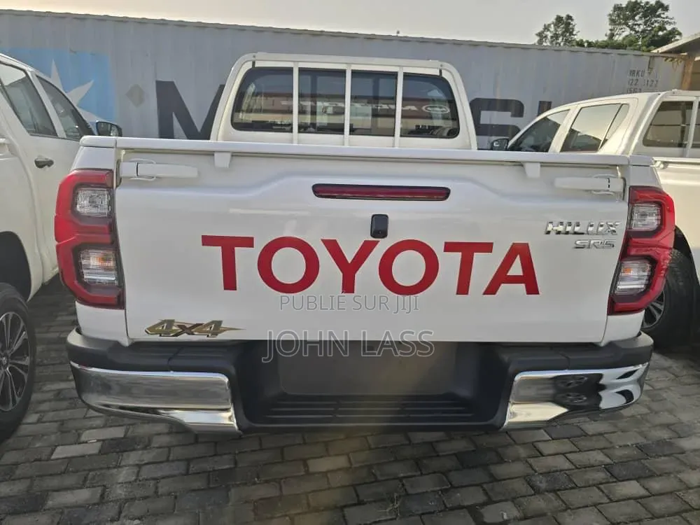 Nouveau Toyota Hilux 2025 Bordeaux