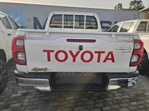 Nouveau Toyota Hilux 2025 Bordeaux