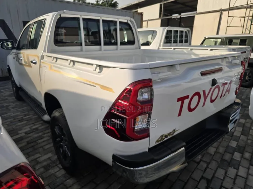Nouveau Toyota Hilux 2025 Bordeaux