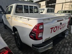 Nouveau Toyota Hilux 2025 Bordeaux