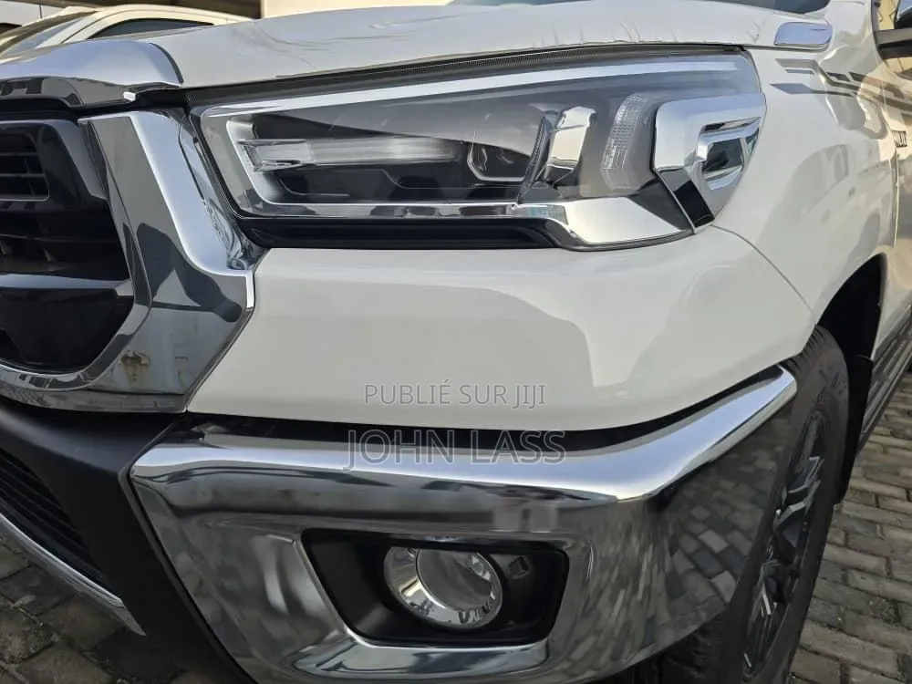 Nouveau Toyota Hilux 2025 Bordeaux