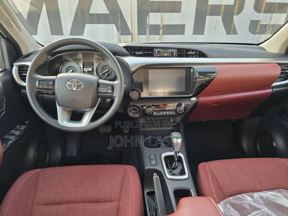Nouveau Toyota Hilux 2025 Bordeaux