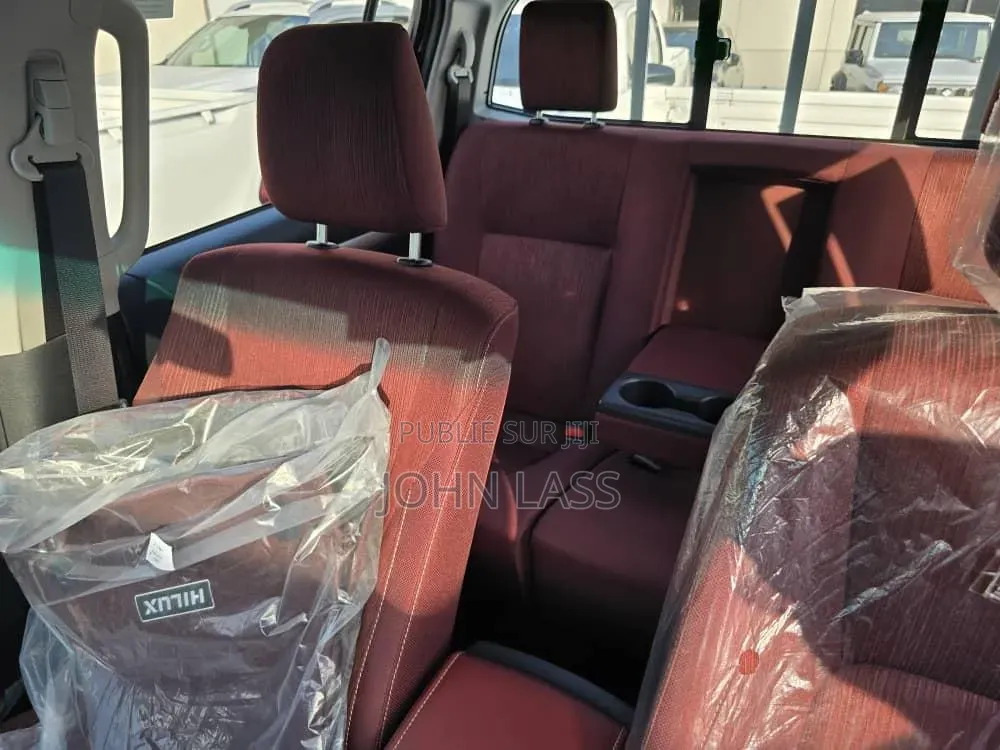 Nouveau Toyota Hilux 2025 Bordeaux