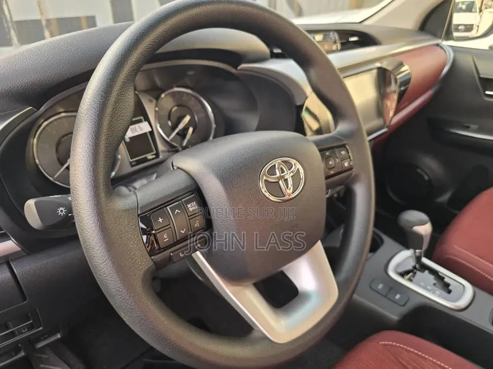Nouveau Toyota Hilux 2025 Bordeaux
