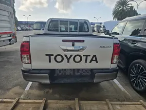 Nouveau Toyota Hilux 2025 Blanc