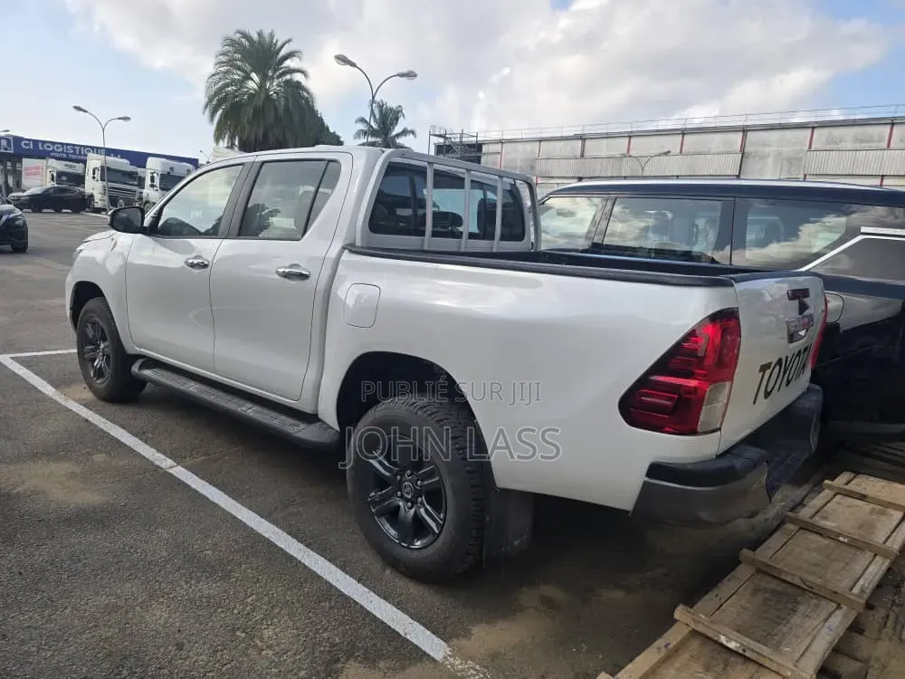 Nouveau Toyota Hilux 2025 Blanc