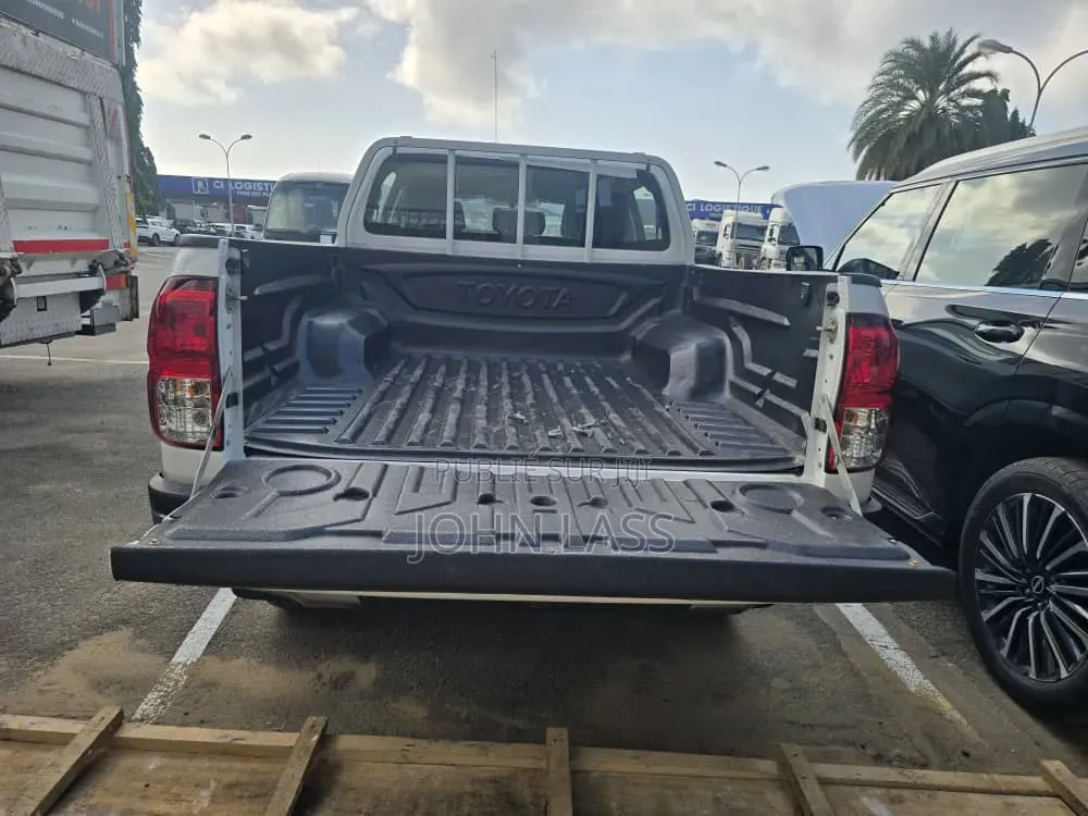 Nouveau Toyota Hilux 2025 Blanc