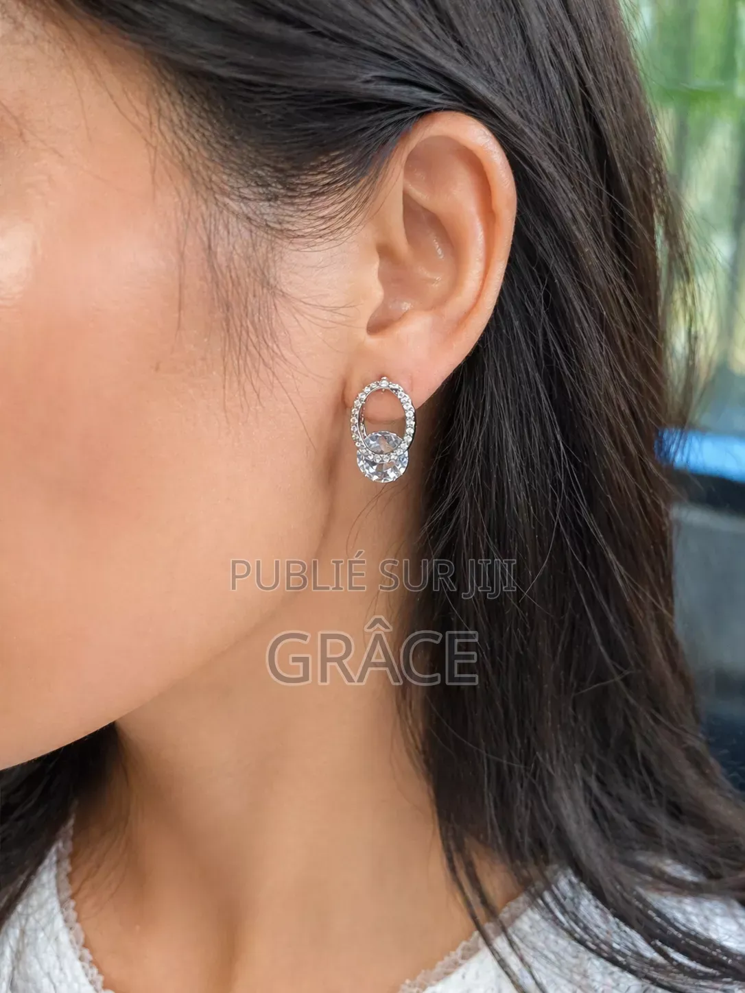 Boucle d'Oreille Minimaliste