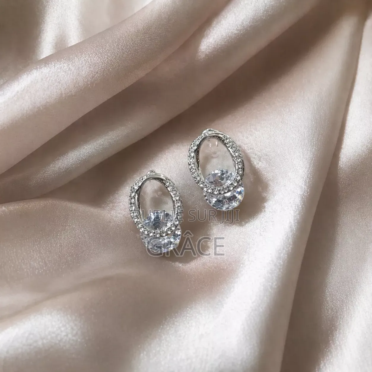 Boucle d'Oreille Minimaliste