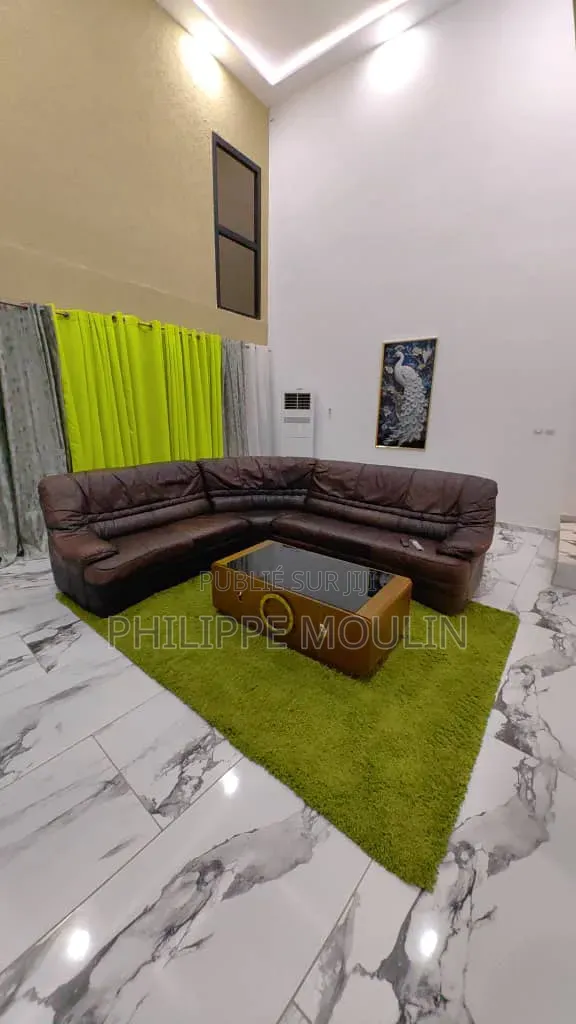 Meublé 3chbre Duplex dans Elite Immobilier, Toumodi à Louer