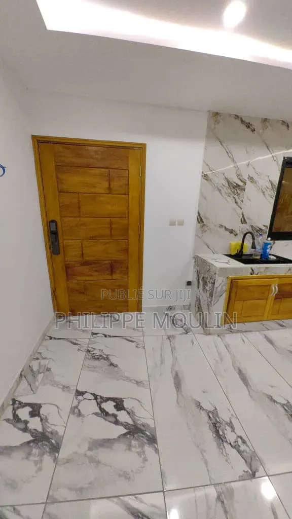 Meublé 3chbre Duplex dans Elite Immobilier, Toumodi à Louer