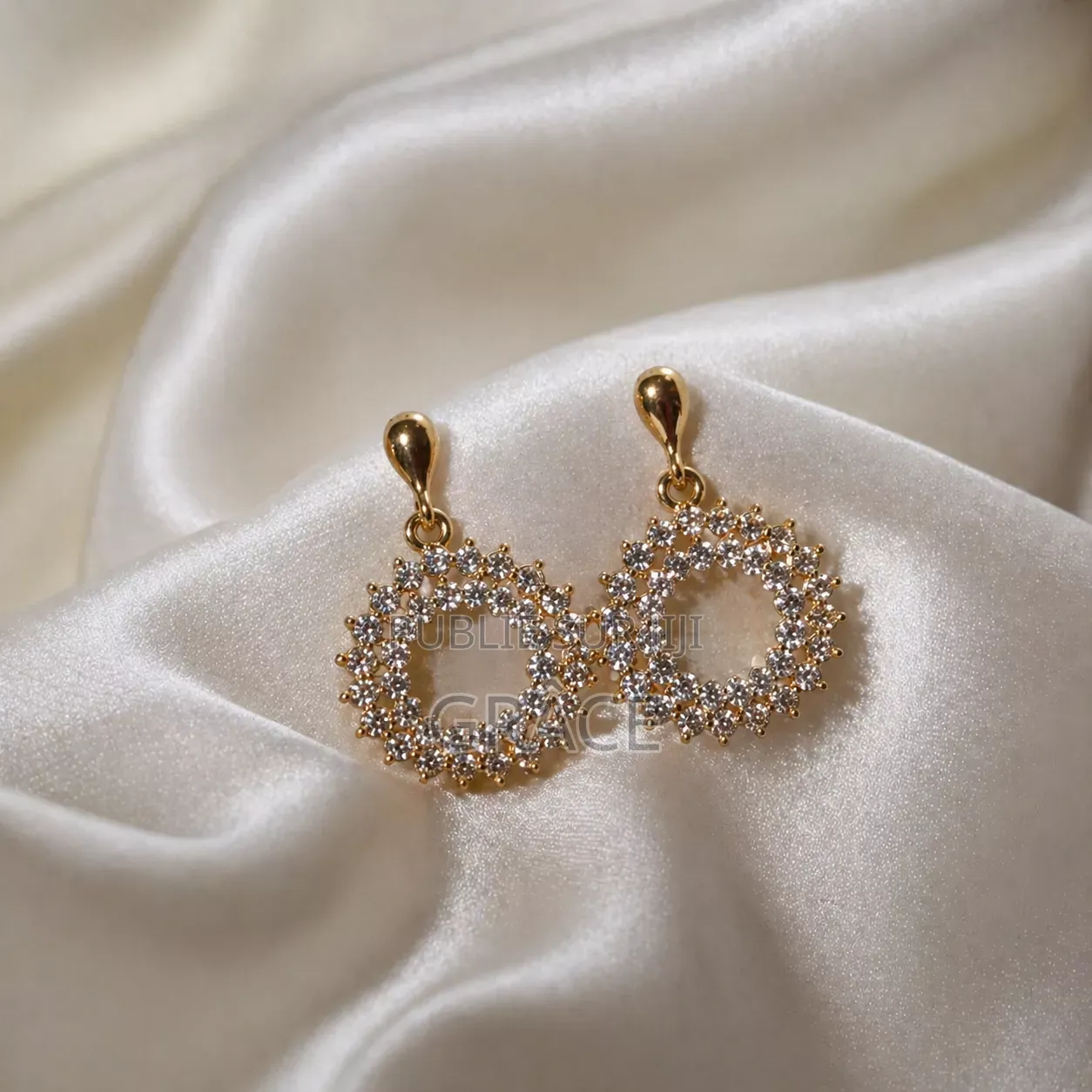 Boucle d'Oreille en Cercle Minimaliste Doré