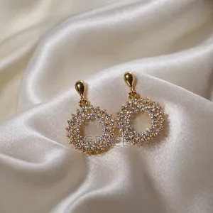 Boucle d'Oreille en Cercle Minimaliste Doré
