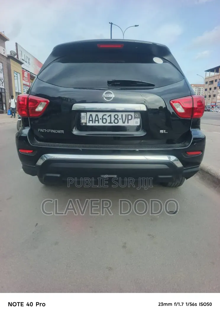 Nissan Pathfinder S 2018 Noir