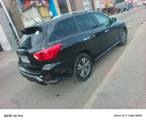 Nissan Pathfinder S 2018 Noir