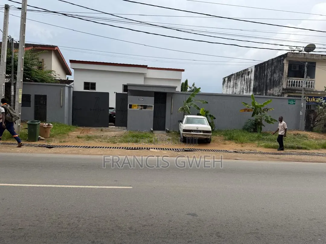 6chbre Duplex dans Francis Gweh, Cocody à Louer