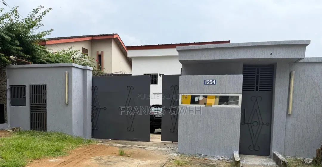 6chbre Duplex dans Francis Gweh, Cocody à Louer