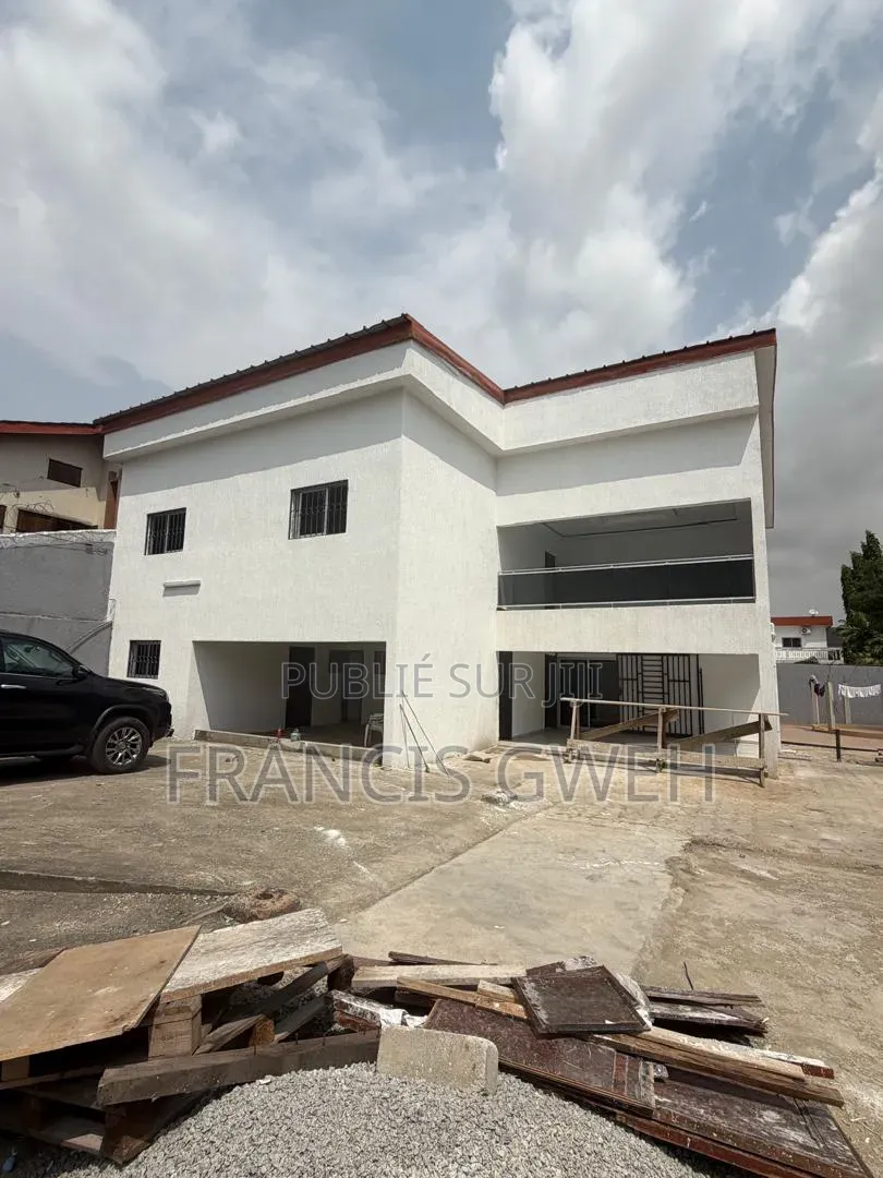 6chbre Duplex dans Francis Gweh, Cocody à Louer