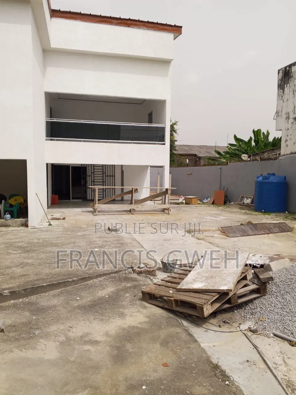 6chbre Duplex dans Francis Gweh, Cocody à Louer