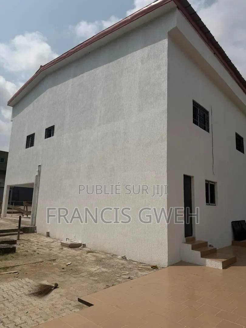6chbre Duplex dans Francis Gweh, Cocody à Louer