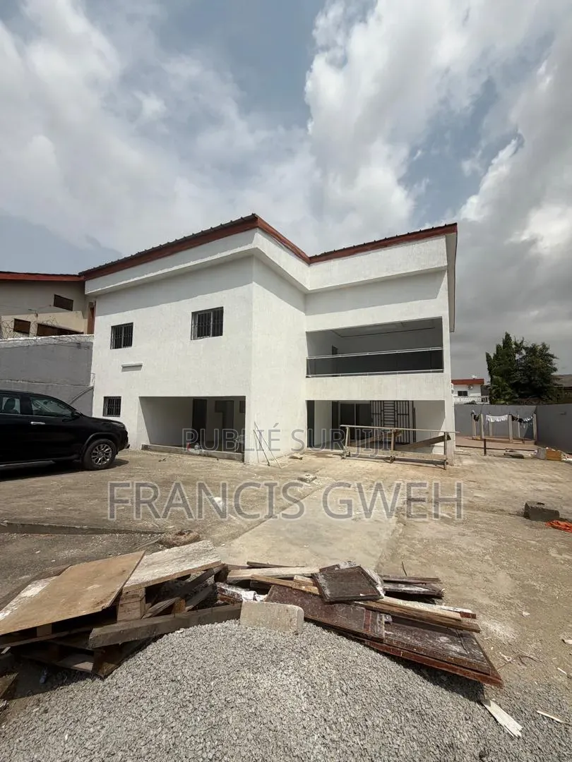 6chbre Duplex dans Francis Gweh, Cocody à Louer
