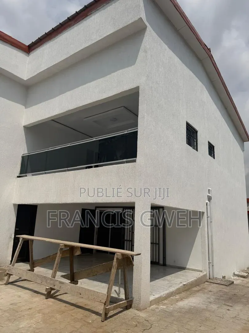 6chbre Duplex dans Francis Gweh, Cocody à Louer