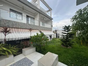 5chbre Duplex dans Francis Gweh, Cocody à Louer
