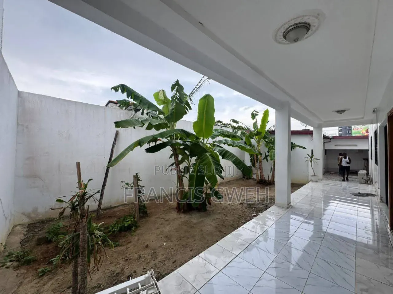 5chbre Duplex dans Francis Gweh, Cocody à Louer