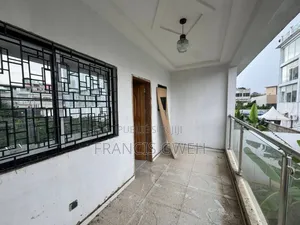5chbre Duplex dans Francis Gweh, Cocody à Louer