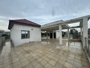 5chbre Duplex dans Francis Gweh, Cocody à Louer