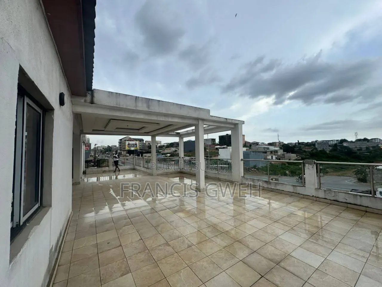 5chbre Duplex dans Francis Gweh, Cocody à Louer