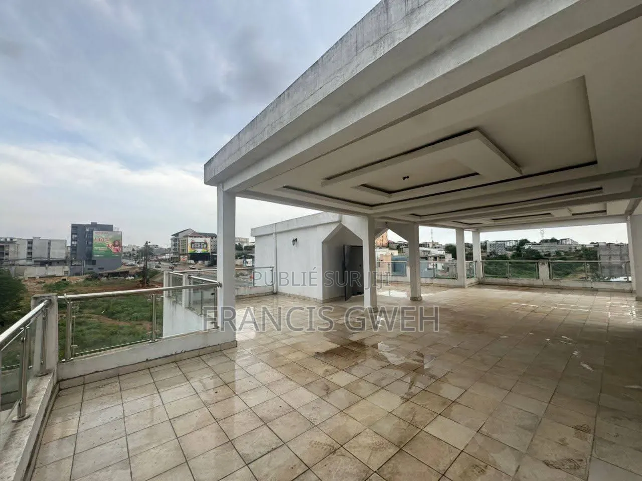 5chbre Duplex dans Francis Gweh, Cocody à Louer