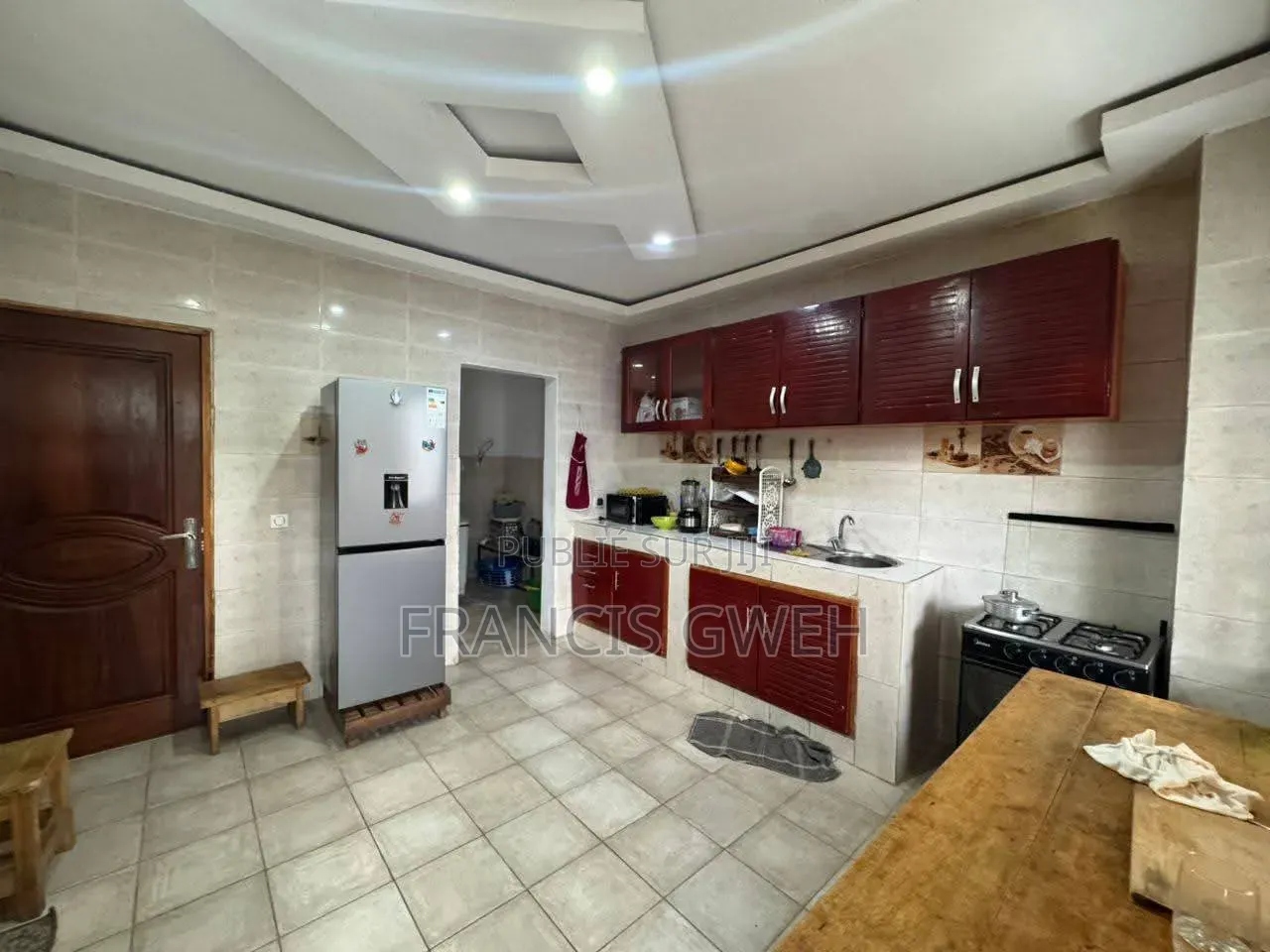 5chbre Duplex dans Francis Gweh, Cocody à Louer