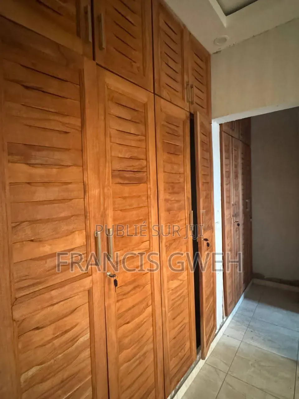 5chbre Duplex dans Francis Gweh, Cocody à Louer