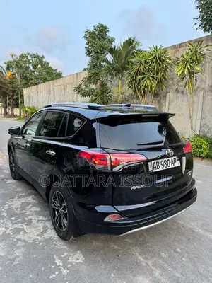 Toyota RAV4 LE AWD (2.5L 4cyl 6A) 2017 Noir