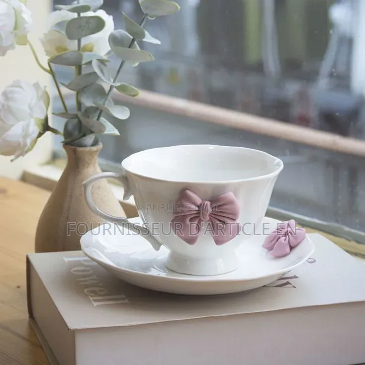 Ensemble Tasse Et Soucoupe À Café Haut De Gamme.