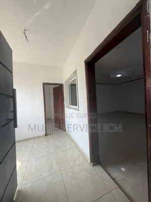 3chbre Appartement dans Ismaël Coulibaly, Cocody à Vendre