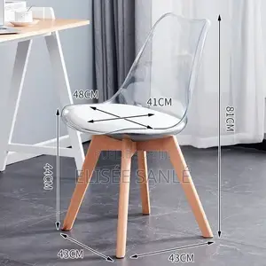 Chaise Scandinave Transparente – Design Nordique