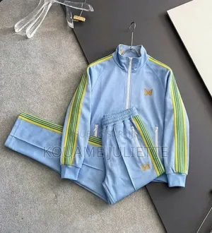 Vente Des Vêtements Et Les Articles