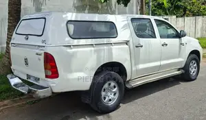 Toyota Hilux 2.5 D-4D 4X4 SRX 2010 Blanc