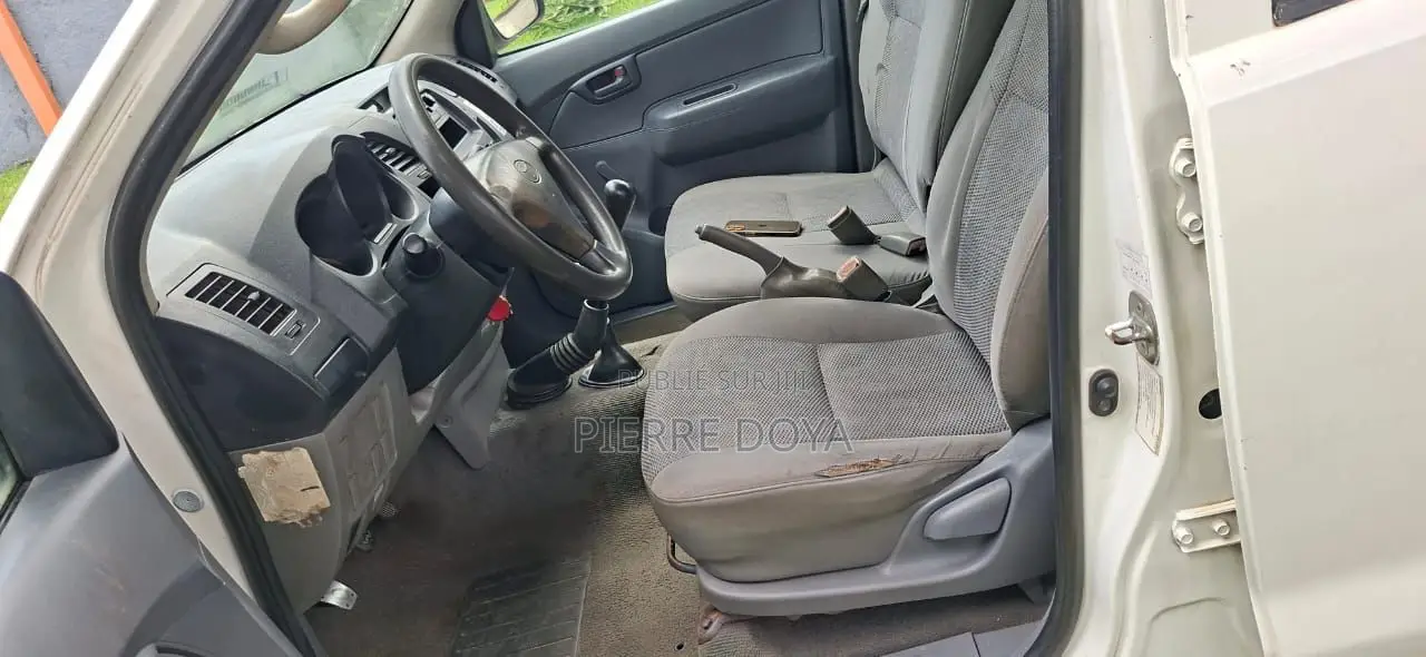 Toyota Hilux 2.5 D-4D 4X4 SRX 2010 Blanc