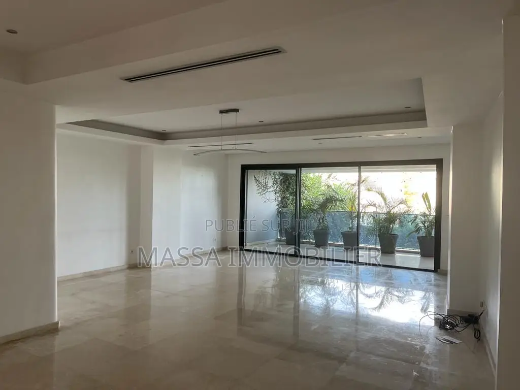 4chbre Villa dans Massa Immobilier, Cocody à Louer
