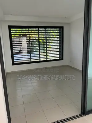 4chbre Villa dans Massa Immobilier, Cocody à Louer
