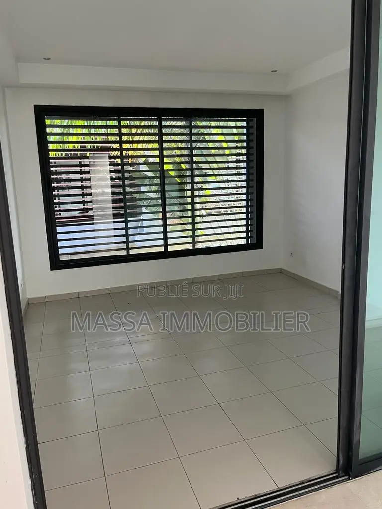 4chbre Villa dans Massa Immobilier, Cocody à Louer